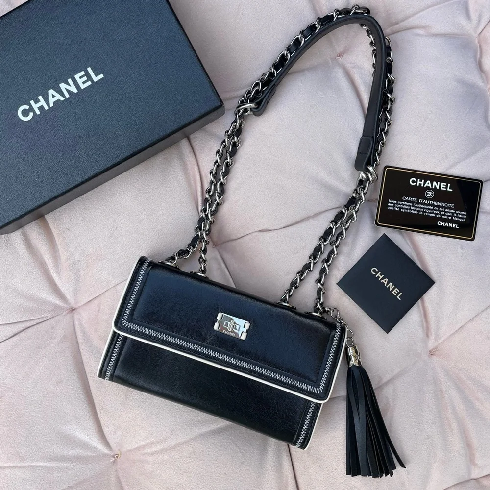 CHANEL Black Leather Chain-Handle Crossbody Bag with Silver Trim